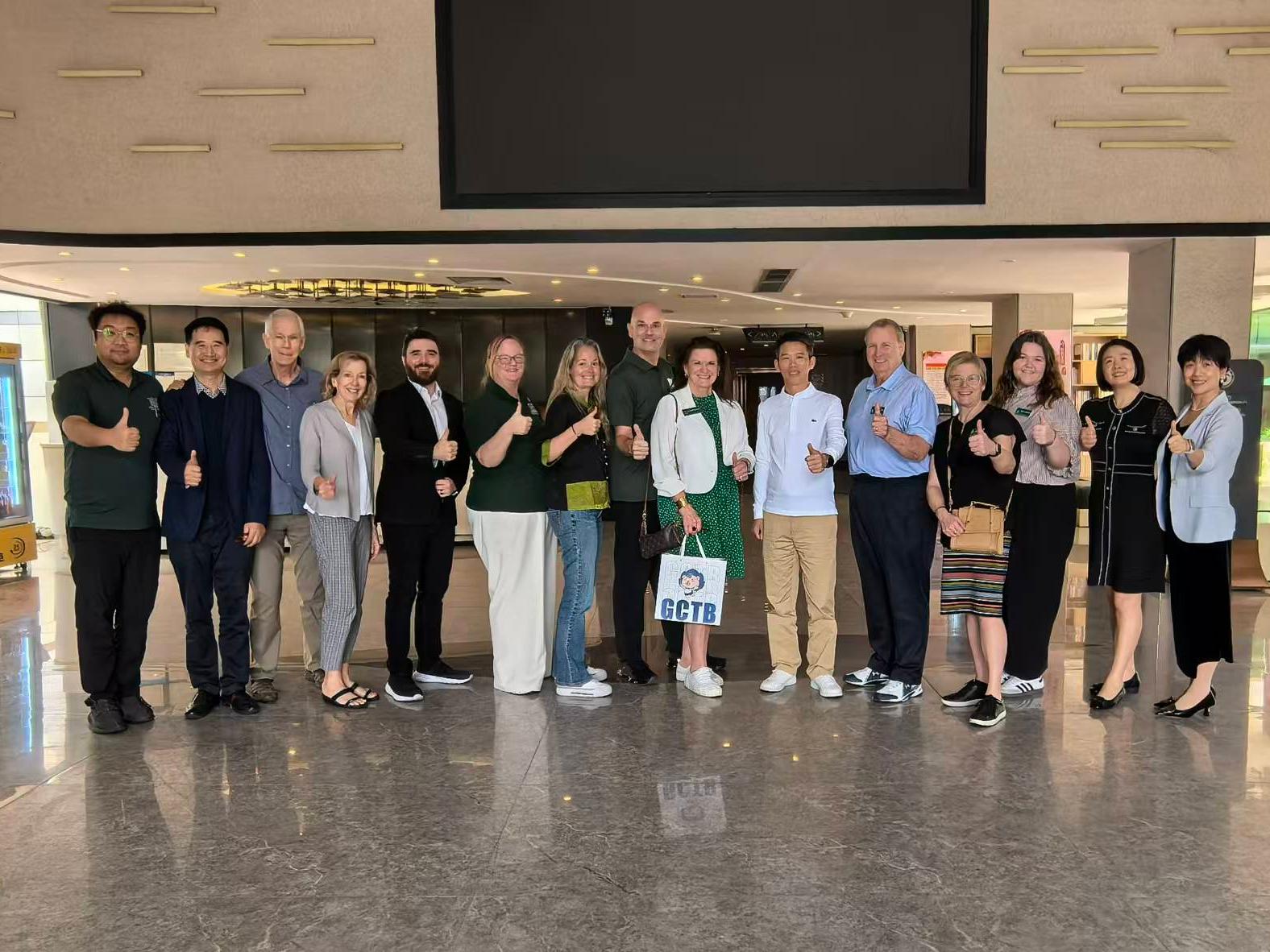 深化交流谋合作 协同育人启新程——美国东北州立大学商学与技术学院院长Janet Kat Buzzard率代表团访问学院