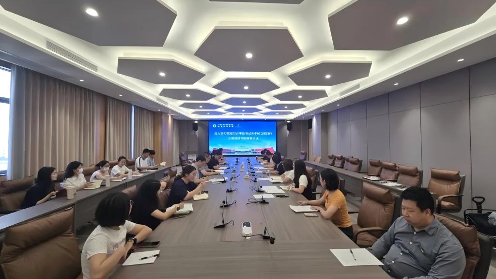 深学笃行政绩观 勇担使命建新功——邢传国副校长为联合科技学院党支部开讲专题党课